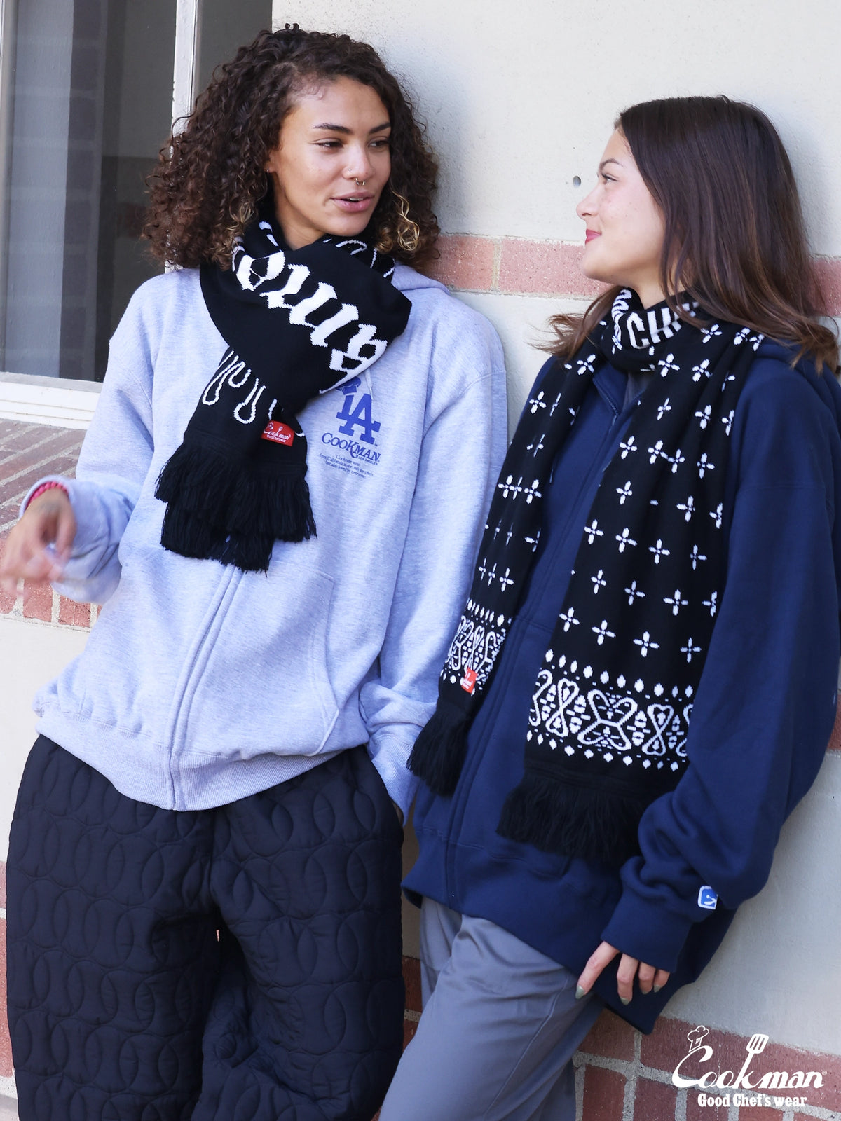 Knitted Scarf - Bandanna Cross Black