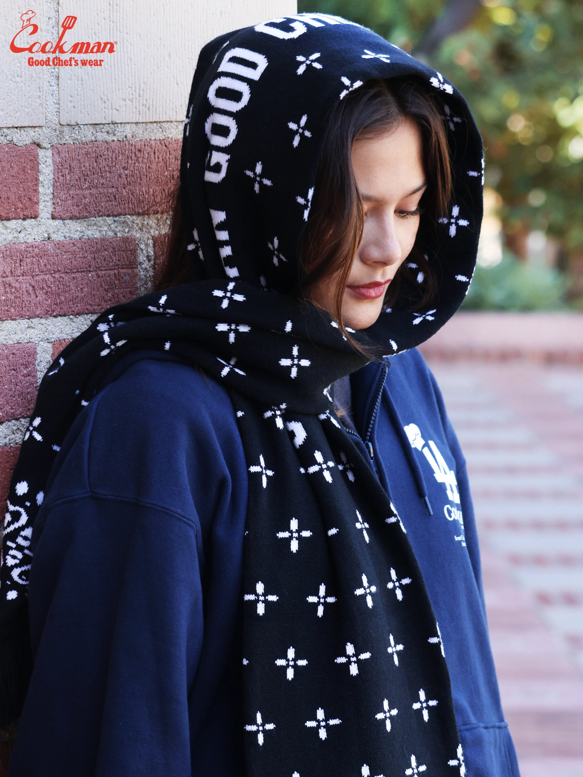 Knitted Scarf - Bandanna Cross Black