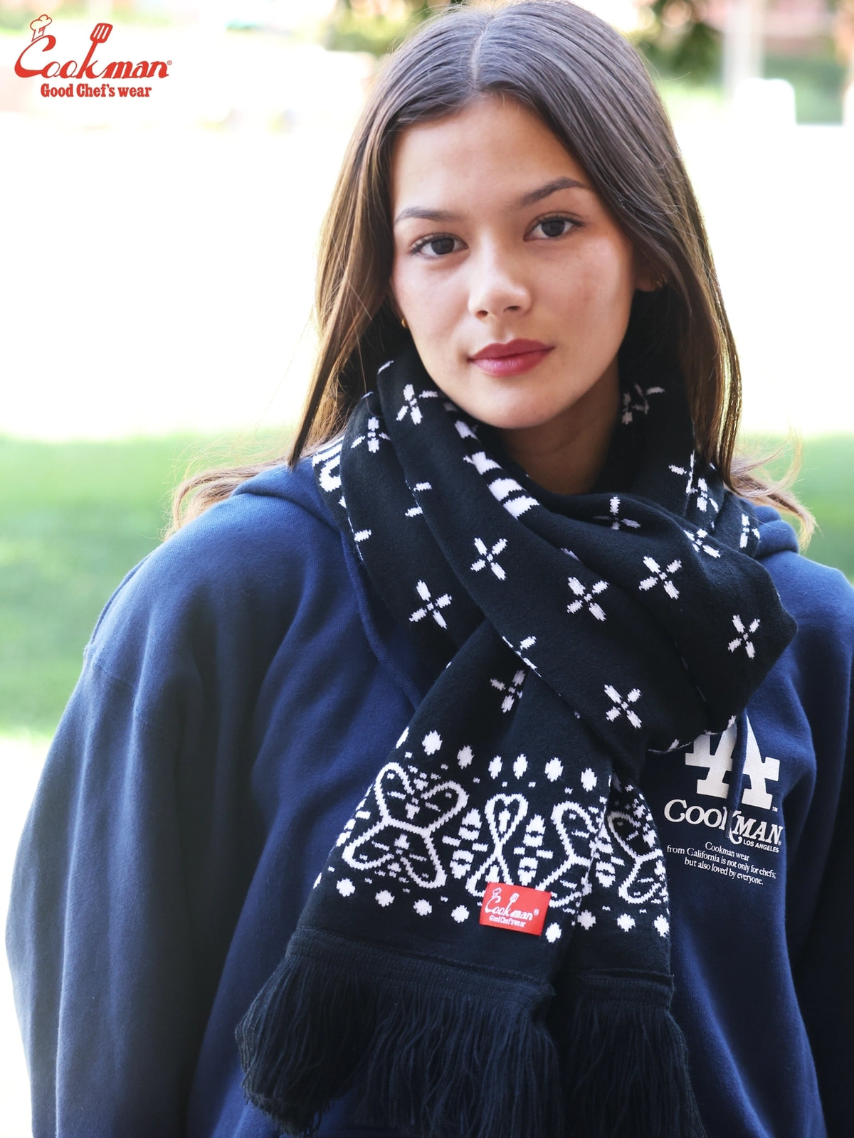 Knitted Scarf - Bandanna Cross Black