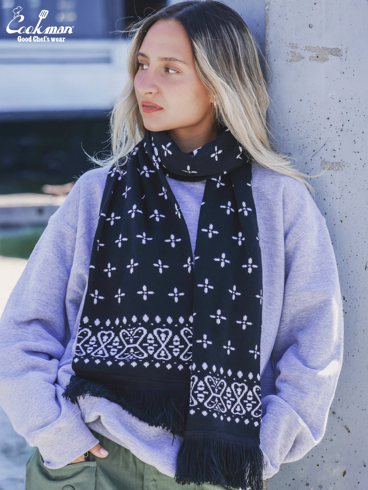 Knitted Scarf - Bandanna Cross Black