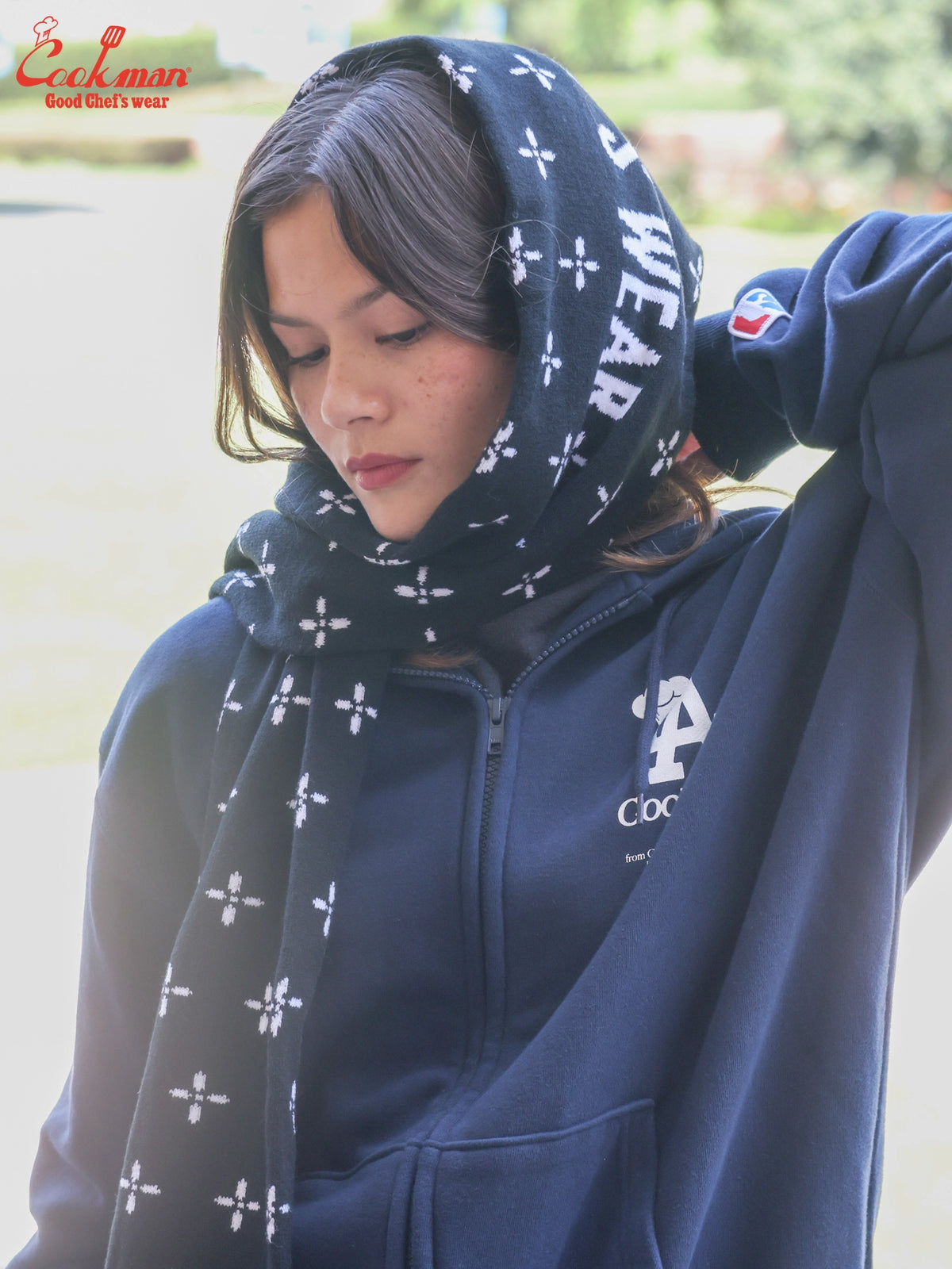 Knitted Scarf - Bandanna Cross Black