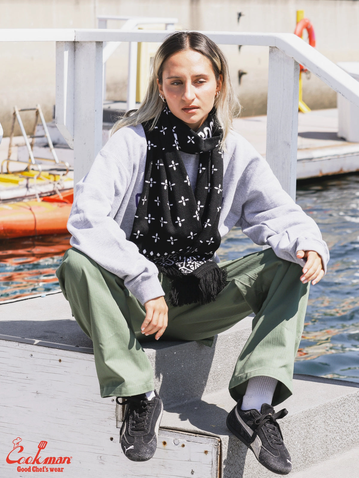 Knitted Scarf - Bandanna Cross Black